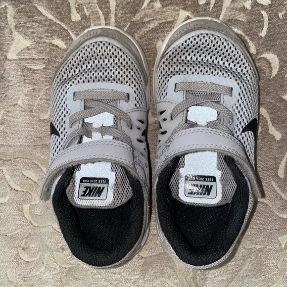 Nike 9c grey sneakers black swoosh - Picture 5 of 5